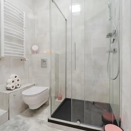 Apartment Kolorowe Sufity Przy Rynku - Great For Work - By Spaceapart