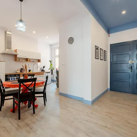 Apartment Kolorowe Sufity Przy Rynku - Great For Work - By Spaceapart