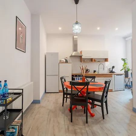 Apartment Kolorowe Sufity Przy Rynku - Great For Work - By Spaceapart *